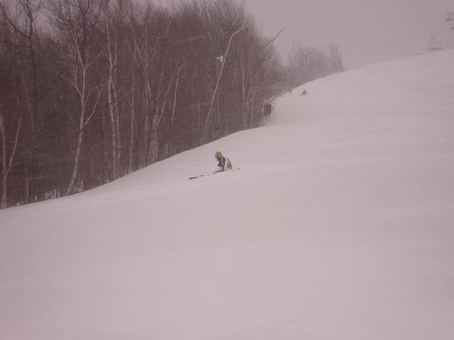 file0017.JPG - Deep snow, no kiddin'.......